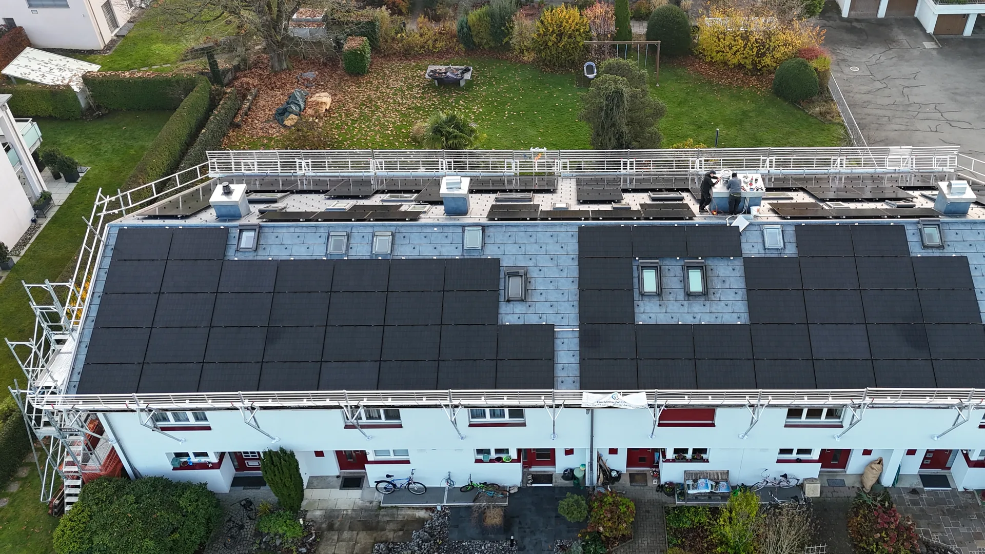 Von uns realisierte Photovoltaikanlage über sechs Reiheneinfamilienhäuser in Grüt